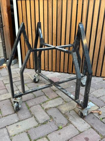 Onderstel Grill Guru Large incl zijtafeltjes beschikbaar voor biedingen