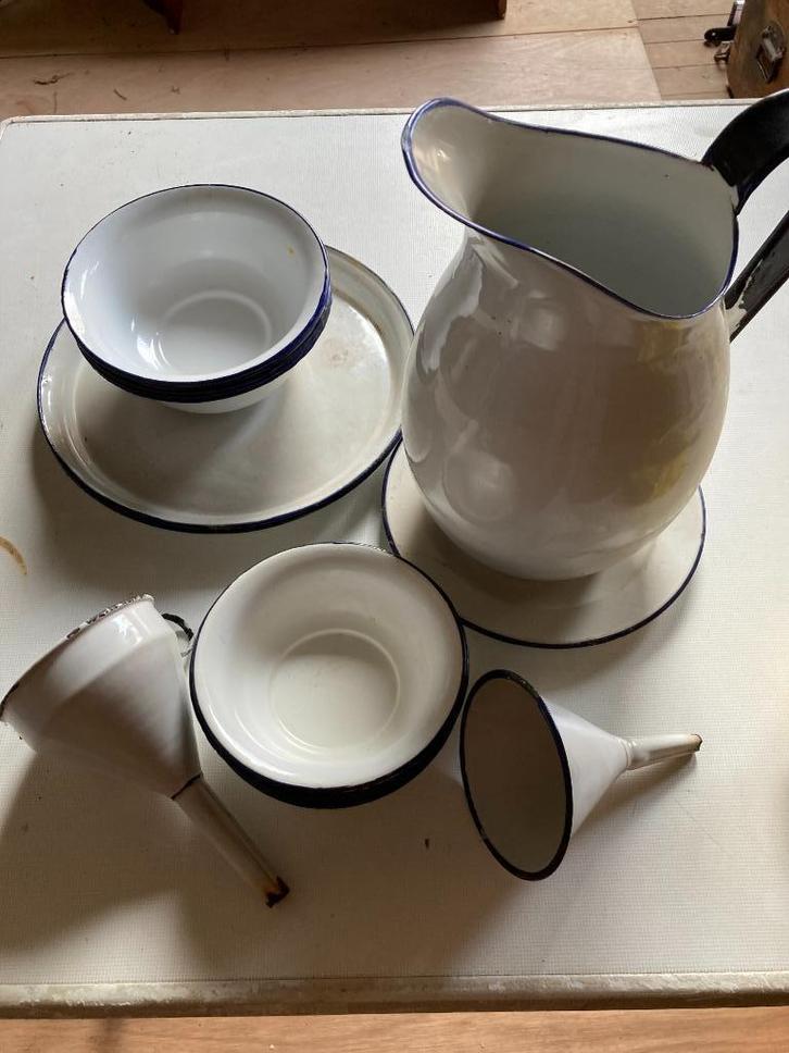 Wit emaille serviesdelen., Antiek en Kunst, Antiek | Emaille, Ophalen of Verzenden