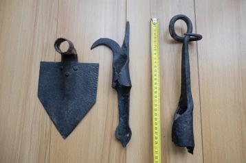 3 smeedijzeren gereedschappen beschikbaar voor biedingen