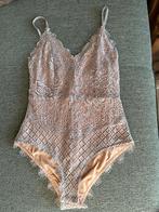 Sexy Body Vera & Lucy - Maat XS, Kleding | Dames, Jurken, Beige, Nieuw, Ophalen of Verzenden, Maat 34 (XS) of kleiner