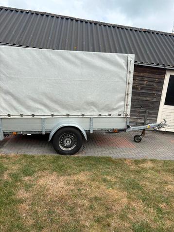 TE HUUR - Aanhangwagen met of zonder huif beschikbaar voor biedingen