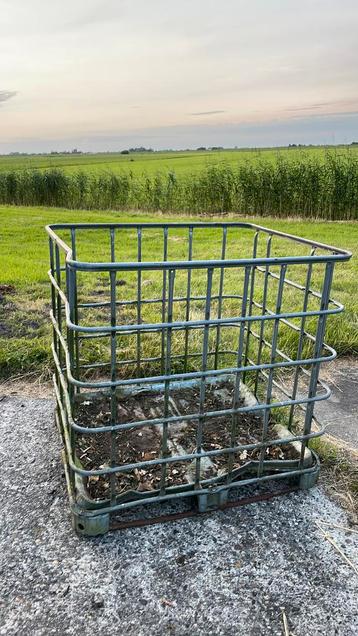 IBC krat - (hout) opslag beschikbaar voor biedingen