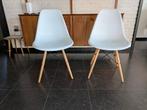Twee puntgave stoelen met mooie kunststof kuip, Ophalen, Zo goed als nieuw, Twee