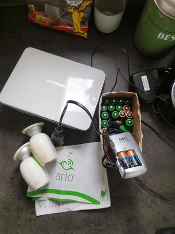 Arlo 2x camera en modem beschikbaar voor biedingen