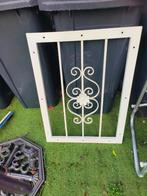 Te koop ijzer raam hek bijna niewe interesse ophalen., Ophalen of Verzenden, Minder dan 80 cm, Gevelraam of Ruit, Minder dan 80 cm