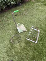 Hooiruif, ophangbeugel voor drinkemmer en poepschep