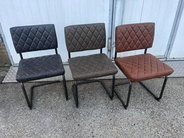 126 stuks microleder horeca restaurant stoelen NIEUW in doos beschikbaar voor biedingen