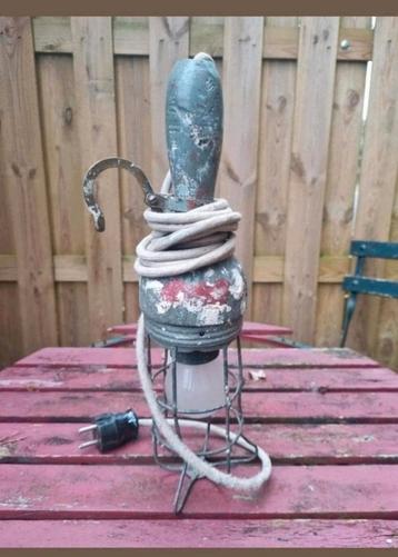 Stoere industriële antieke verflamp sober curiosa industriee beschikbaar voor biedingen
