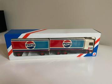 Lion Car DAF 95 Pepsi Vrachtwagen met Aanhanger beschikbaar voor biedingen
