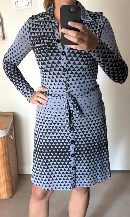 Tante Betsy grafische jurk maat M, Kleding | Dames, Jurken, Zo goed als nieuw, Maat 38/40 (M), Zwart, Knielengte, Ophalen of Verzenden