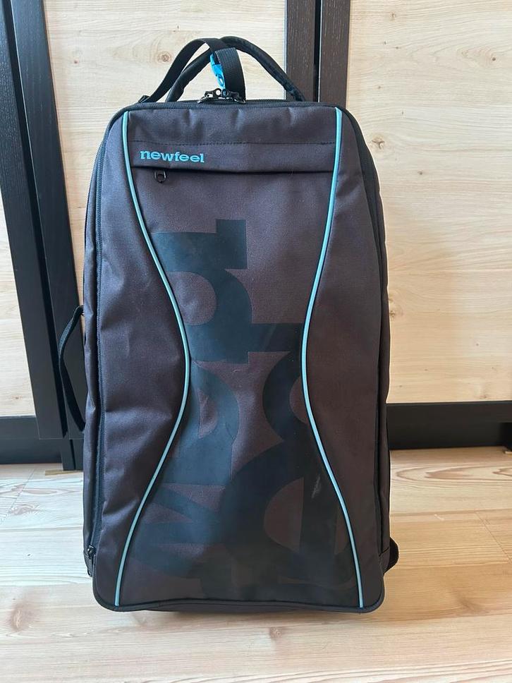 Zwarte rolkoffer 35L, Sieraden, Tassen en Uiterlijk, Koffers, Gebruikt, Hard kunststof, 60 tot 70 cm, 55 cm of meer, Wieltjes