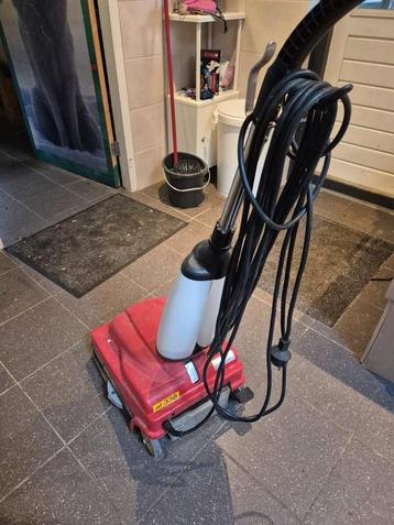 Te koop reinigingsmachine 2 jaar oud  beschikbaar voor biedingen
