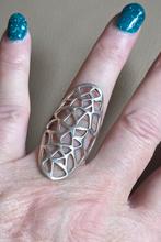 Maat 18,5 - Mooie OVALE zilveren (925) OPENGEWERKTE ring, Ophalen, 18 tot 19, Zo goed als nieuw, Dame