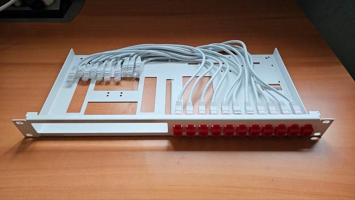 Fortinet Rackmount RM-FR-T10, Computers en Software, Netwerk switches, Gebruikt, Ophalen of Verzenden