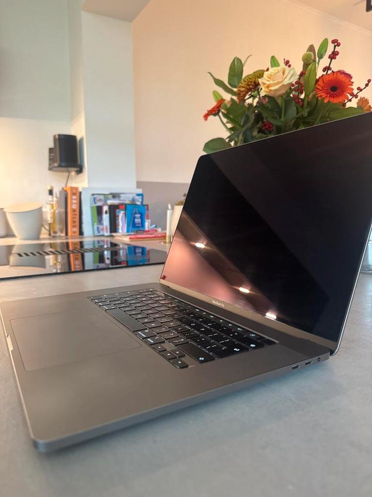 MacBook Pro 16 inch 2019, Computers en Software, Apple Macbooks, Gebruikt, MacBook Pro, 16 inch, 3 tot 4 Ghz, 512 GB, 16 GB, Qwerty