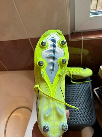 Nike voetbalschoen maat 46 beschikbaar voor biedingen
