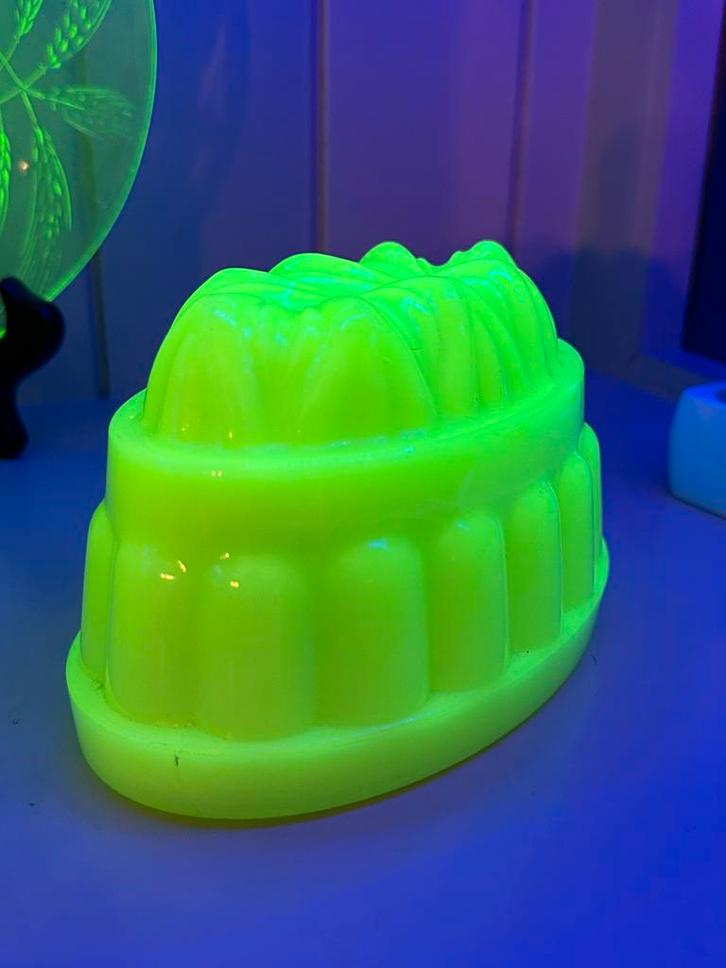 Leerdam uranium pudding vorm, Antiek en Kunst, Antiek | Glas en Kristal, Ophalen of Verzenden