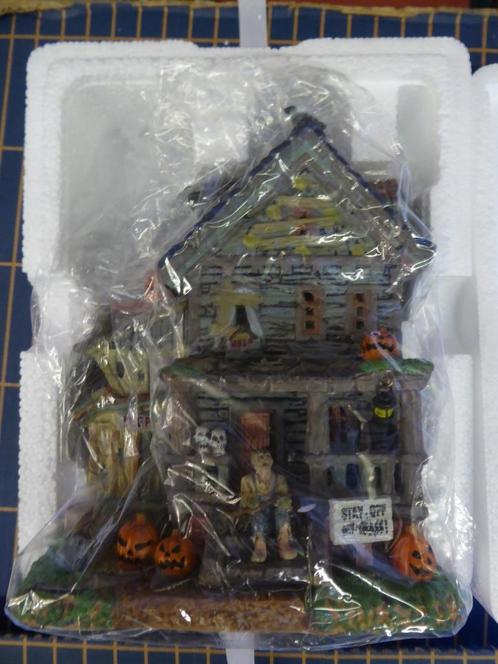 Lemax Halloween Kerstdorp Item -- Creepy neighboorhood house, Diversen, Kerst, Nieuw, Verzenden