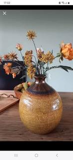 T.k. prachtige grote okergele vaas met  kunstbloemen, Huis en Inrichting, Woonaccessoires | Vazen, Ophalen, Zo goed als nieuw