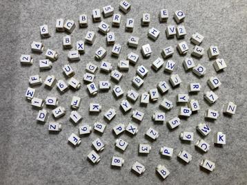 LEGO 101 stuks vintage letter en cijfer bricks oud jaren 60 beschikbaar voor biedingen