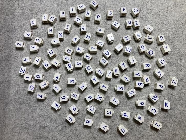 LEGO 101 stuks vintage letter en cijfer bricks oud jaren 60, Kinderen en Baby's, Speelgoed | Duplo en Lego, Gebruikt, Lego, Losse stenen