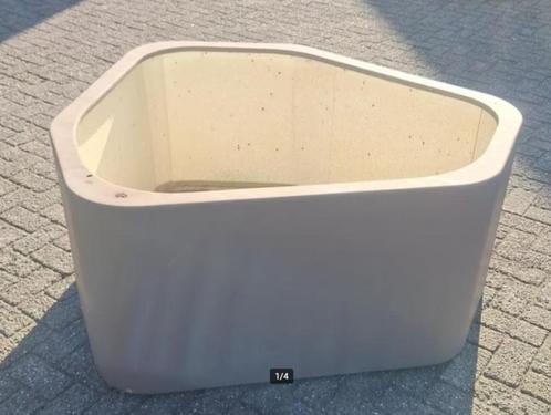 Bloembakken 2stuks Adezz Shape 130x126cm taupe, Tuin en Terras, Bloembakken en Plantenbakken, Zo goed als nieuw, Kunststof, 60 cm of meer