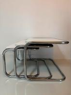 Set van 3 bijzettafels met chrome buisframe en wit blad, Minder dan 45 cm, Minder dan 55 cm, Gebruikt, Metaal of Aluminium