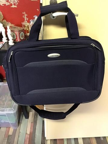 Reis/ laptop/ tas/ Carlton beschikbaar voor biedingen