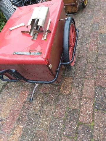 2 fiets karren van batavus  lichte opknappers zie foto's  beschikbaar voor biedingen