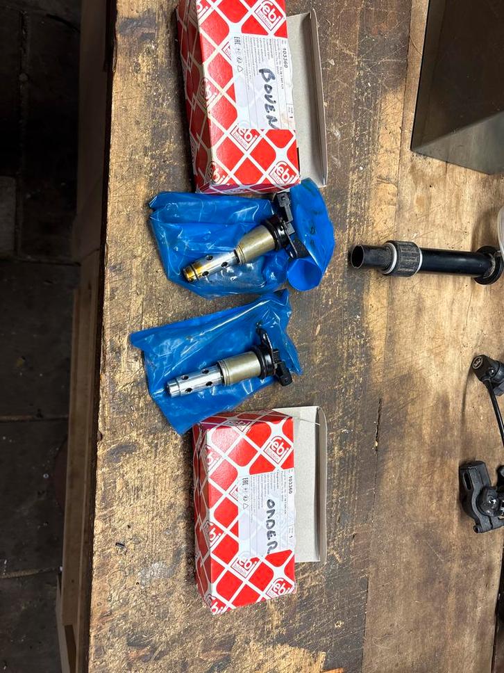 BMW E91 N52 Selenoid - Vanos Versteller, Auto-onderdelen, Motor en Toebehoren, BMW, Gebruikt, Ophalen of Verzenden