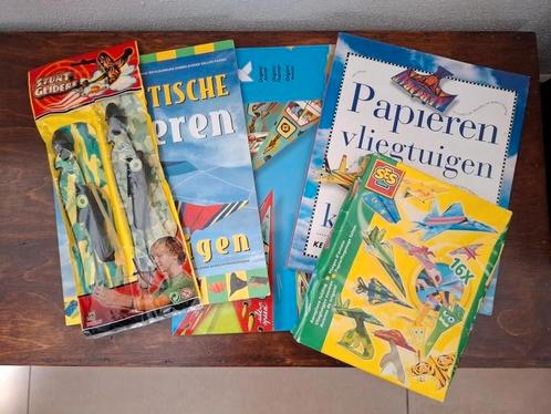 Diverse boekjes etc over papieren vliegtuigjes, Boeken, Kinderboeken | Jeugd | 10 tot 12 jaar, Zo goed als nieuw, Ophalen of Verzenden