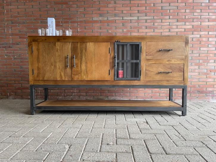 dressoir 180 cm breed mangohout.2 laden 2deuren 1glas  actie, Huis en Inrichting, Kasten | Ladekasten, Zo goed als nieuw, Minder dan 100 cm