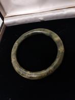 Oude nefriet jade bangle armband, Sieraden, Tassen en Uiterlijk, Antieke sieraden, Ophalen of Verzenden, Overige materialen, Armband