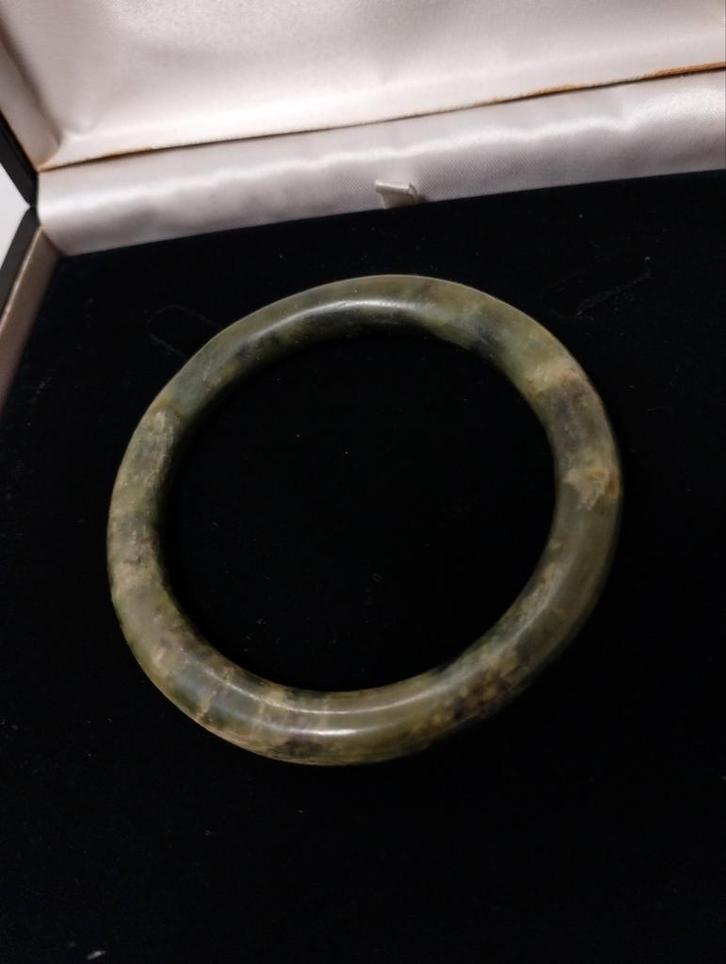 Oude nefriet jade bangle armband, Sieraden, Tassen en Uiterlijk, Antieke sieraden, Armband, Overige materialen, Ophalen of Verzenden