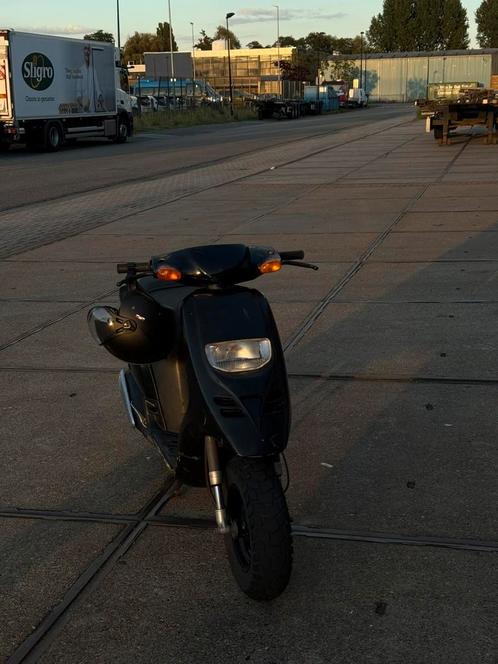 Piaggio typhoon 125cc 2T, Fietsen en Brommers, Scooters | Piaggio, Zo goed als nieuw, Overige modellen, Tweetakt, Ophalen of Verzenden