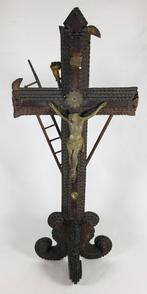Antiek houten volkskunst tramp art kruisbeeld, Ophalen of Verzenden