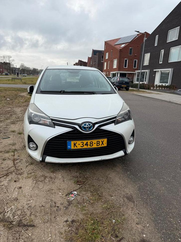 Toyota Yaris 1.5 HSD 55KW 5DRS 2014 Wit, Auto's, Toyota, Particulier, Yaris, Achteruitrijcamera, Airbags, Airconditioning, Bluetooth