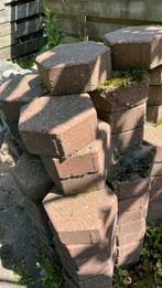 Zes hoekige stenen, Tuin en Terras, Tegels en Klinkers, Ophalen, Gebruikt, Beton, Klinkers