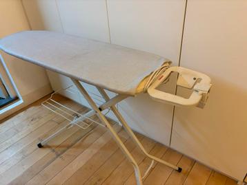 Leifheit Strijkplank met stopcontact en Snoer beschikbaar voor biedingen