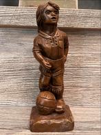 Vintage zwaar beeldje van Jongen met Voetbal, Ophalen of Verzenden