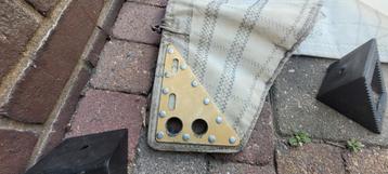 Zeilen, schaduwdoek of antionkruid beschikbaar voor biedingen