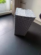 Gevlochten Wasmand grijs, Huis en Inrichting, Woonaccessoires | Schalen en Manden, Ophalen, Mand, Zo goed als nieuw, Riet