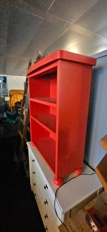 Leuk rood boekenkastje - Laag model beschikbaar voor biedingen