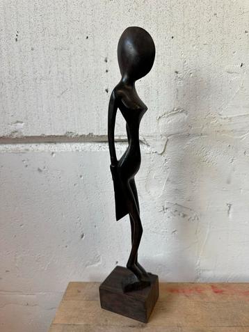 Vintage Houten Sculptuur beschikbaar voor biedingen