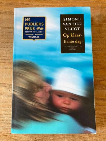 Simone van der Vlugt - Op klaarlichte dag beschikbaar voor biedingen