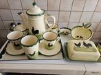 Kip servies met bijbehorend dienblad + botervloot en schaal, Ophalen of Verzenden, Zo goed als nieuw, Overige stijlen, Aardewerk