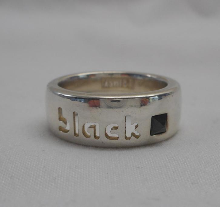 Zilveren massieve ring Black met steen maat 18 nr.1290, Sieraden, Tassen en Uiterlijk, Ringen, Zo goed als nieuw, Dame of Heer