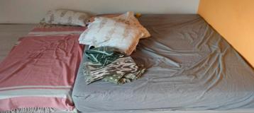 Gratis af te halen – IKEA boxspring matras 180x200 + matras  beschikbaar voor biedingen