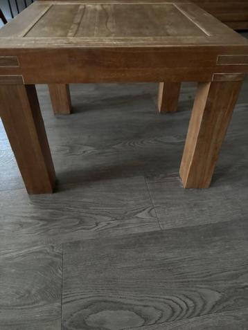 Salontafel van teakhout beschikbaar voor biedingen