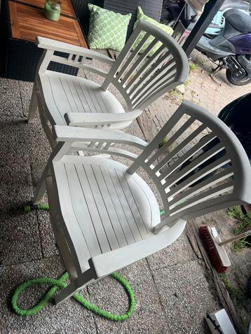 2 stoelen beschikbaar voor biedingen